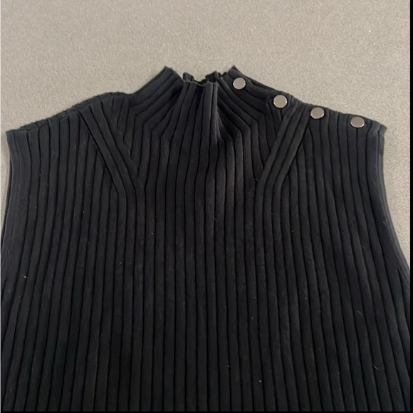 Ship Dec 4 St. John Sleeveless Mock Turtleneck Sweater Decorative Metal Buttons - Picture 4 of 10
